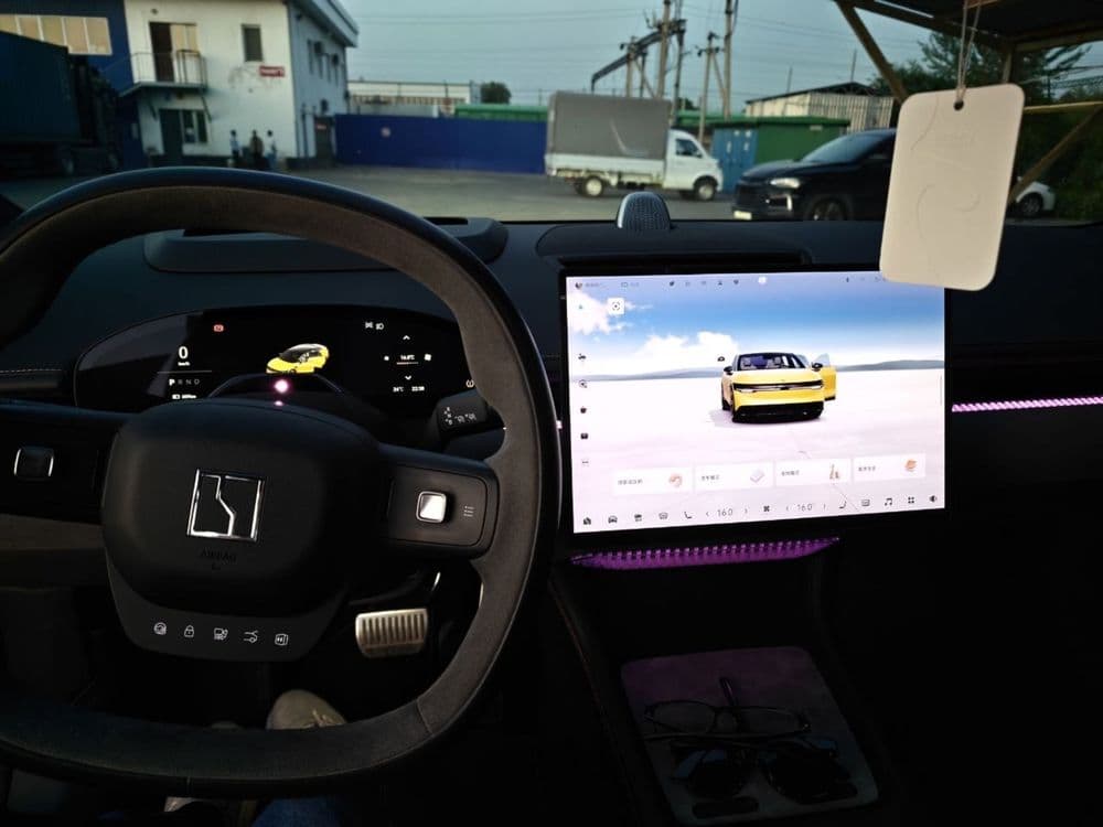 Zeekr 007 Performance 2.7 2024 Пробег: 14’000км Ранги: сарик от кучи, — 2