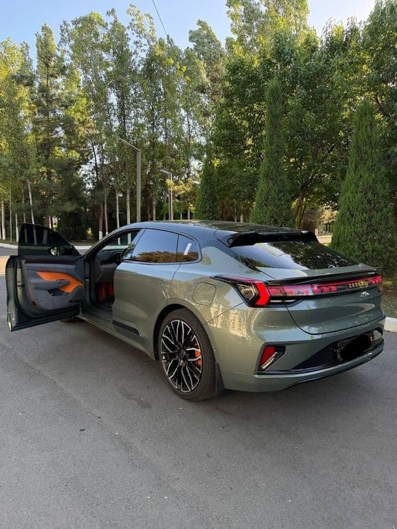 Zeekr 001 z sport full — 2
