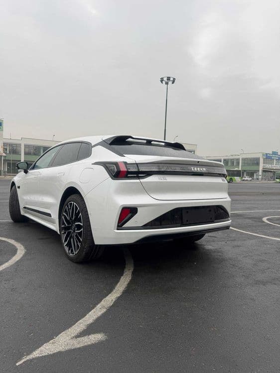 zeekr 001 you 656km — 3