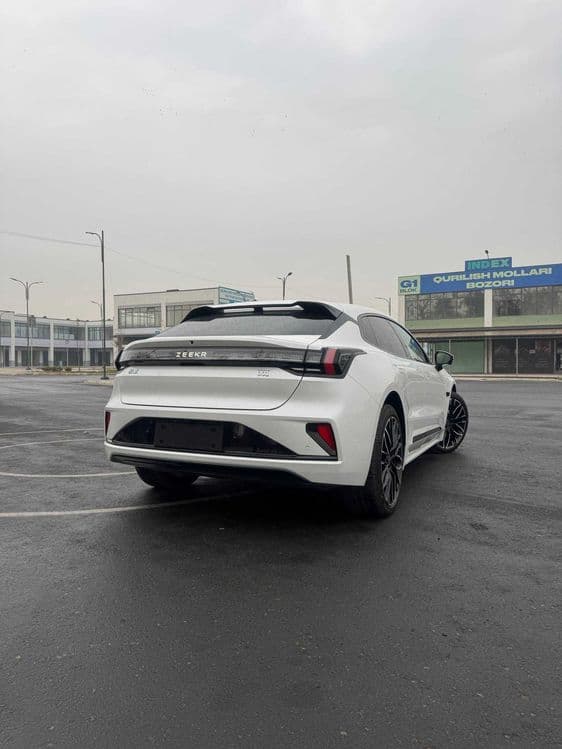 zeekr 001 you 656km — 4