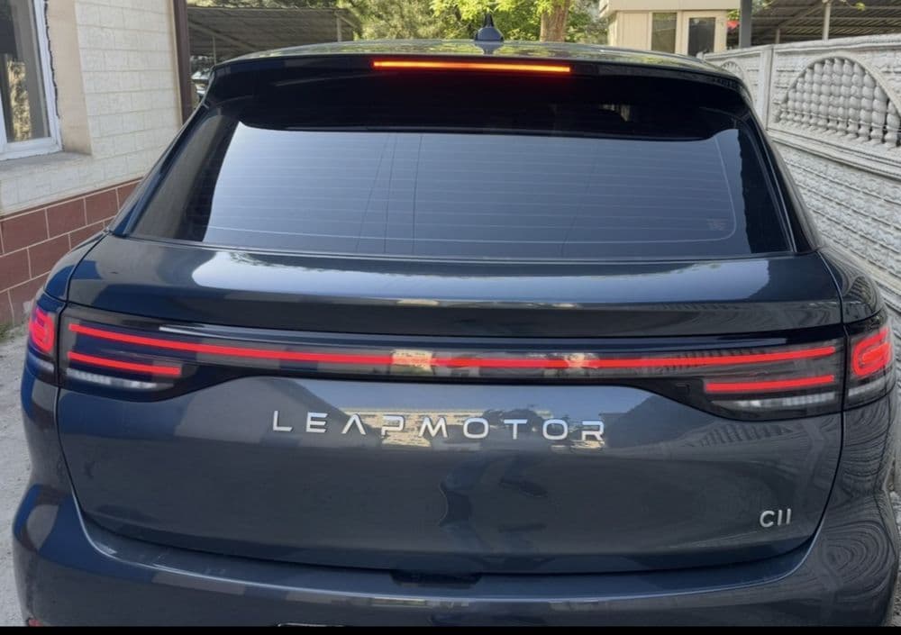 Leapmotor c11 gibrid 300km — 1