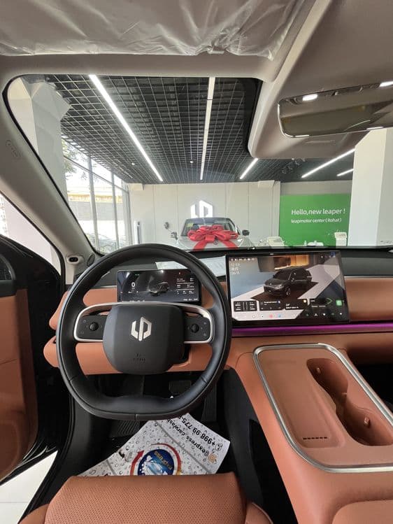 Leapmotor c16 avto salon new — 8