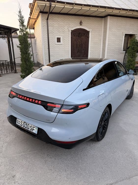 Leapmotor c01 ev 520km — 4