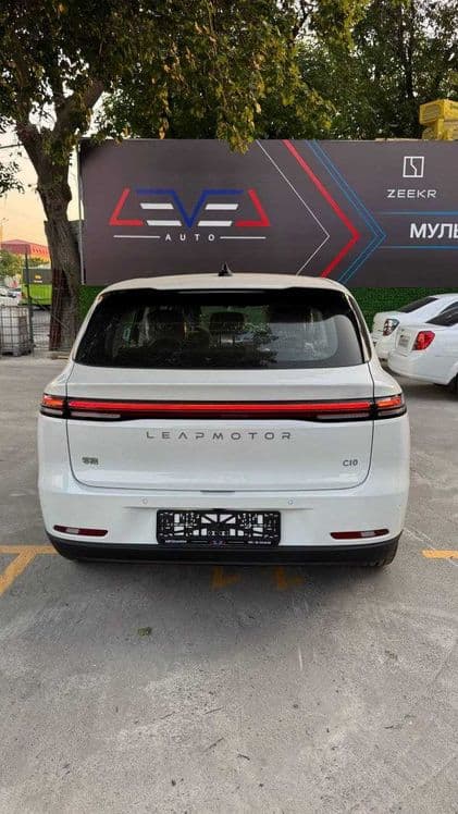 Leapmotor C10 full — 2