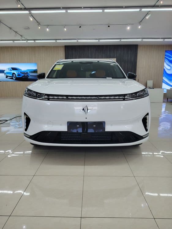 DONGFENG 008 gibrid 210 km — 1
