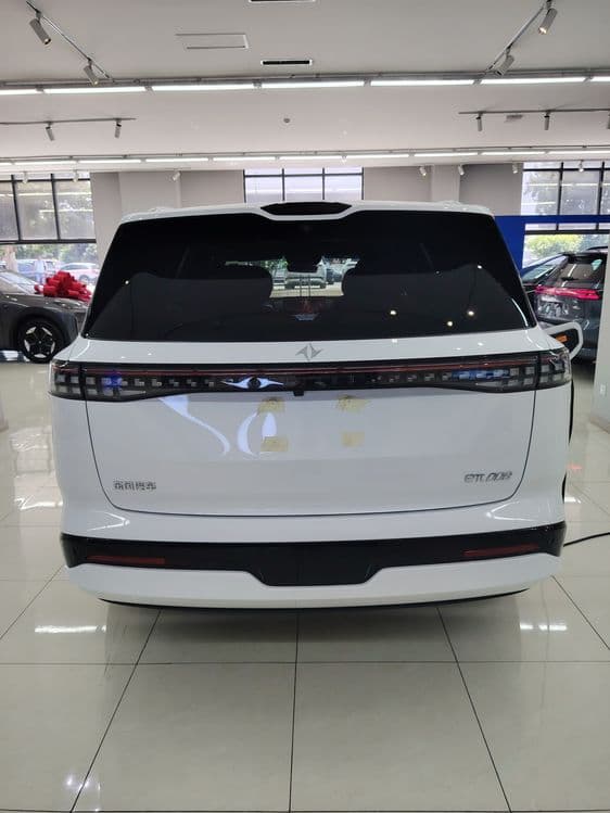 DONGFENG 008 gibrid 210 km — 3