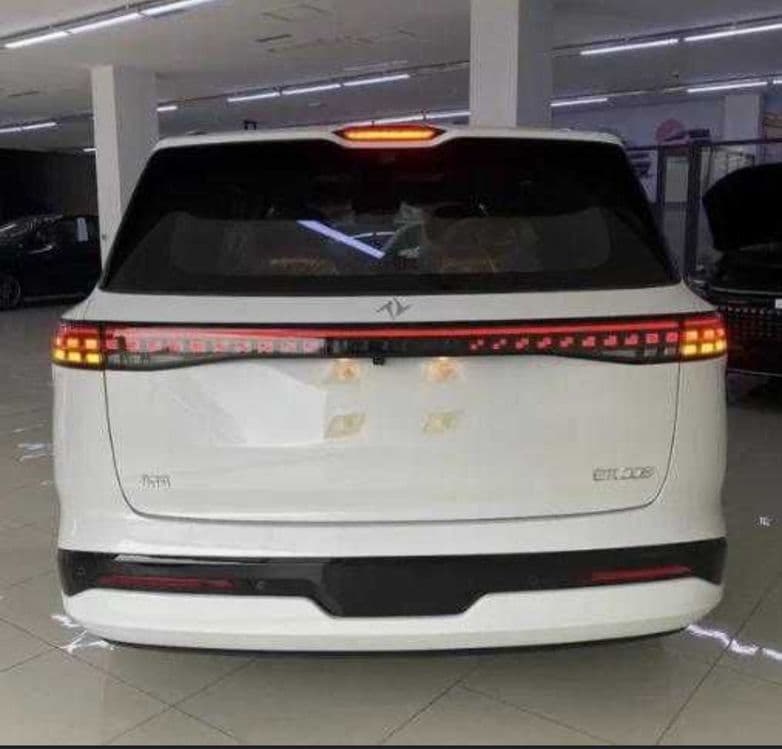 Dongfeng ep 008 ultra elektr
Qora rang qora salon
Qora rang apelsin sa — 2