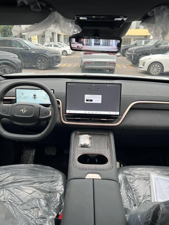 Dongfeng 008 Ultra  Extended Range 2026 Restayling Elektro 610 km

Yu — 7