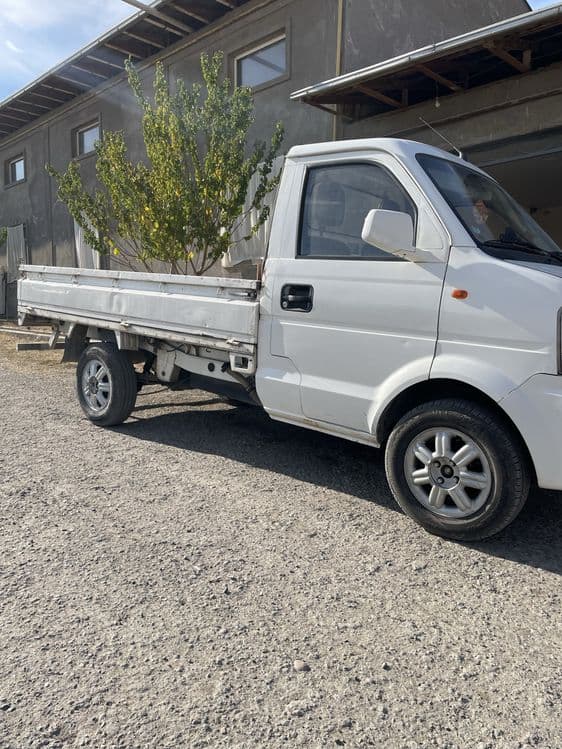 Dongfeng. — 3