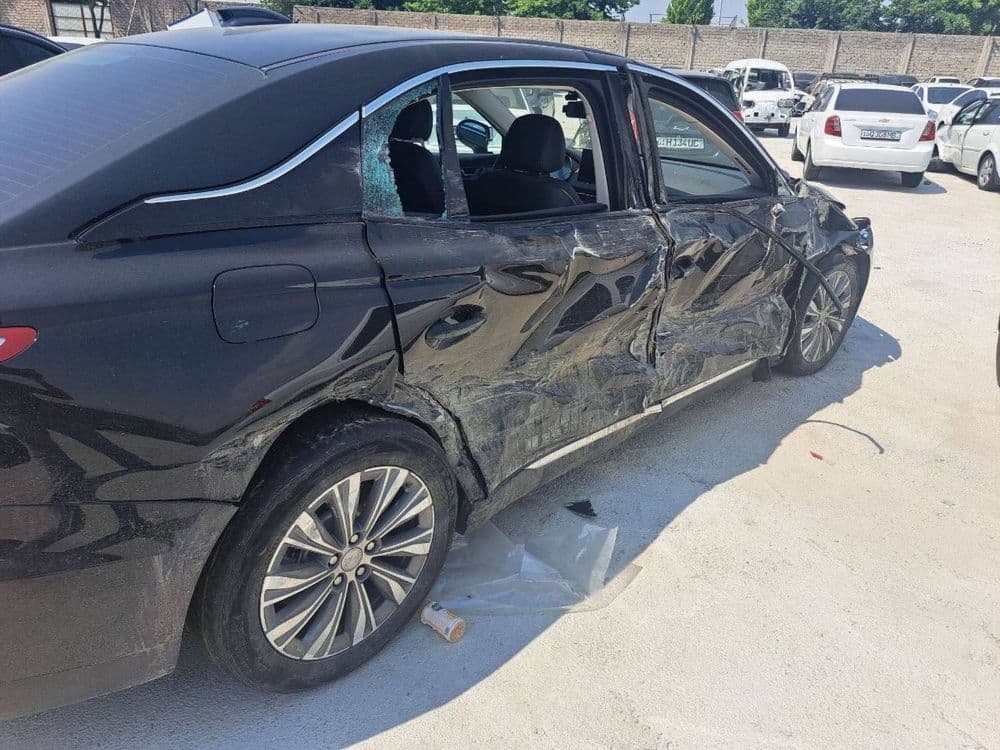Hongqi EQ5 2024 zapas Beshyuz tali  mowina sotiladi Probeg 75 min +- — 1