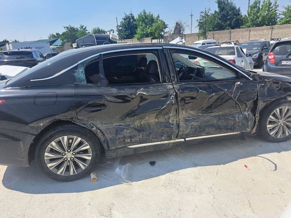 Hongqi EQ5 2024 zapas Beshyuz tali  mowina sotiladi Probeg 75 min +- — 2