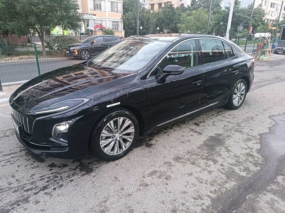 Продам свою машину HONGQI EQM5 500км — 1