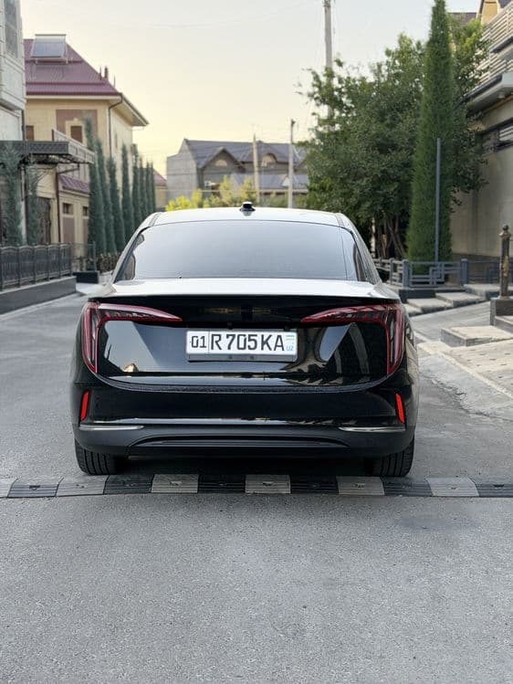 Hongqi EQM-5 срочный сотилади — 2