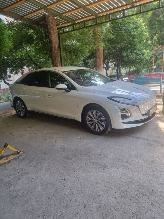 Продаю свой Hongqi e-qm5, 500 км запас хода. В отличном состоянии. — 1