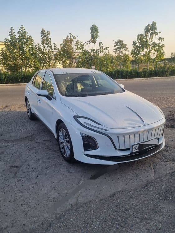 Продаю свой Hongqi e-qm5, 500 км запас хода. В отличном состоянии. — 2