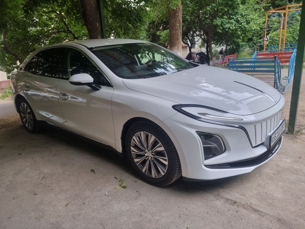 Продаю свой Hongqi e-qm5, 500 км запас хода. В отличном состоянии. — 7