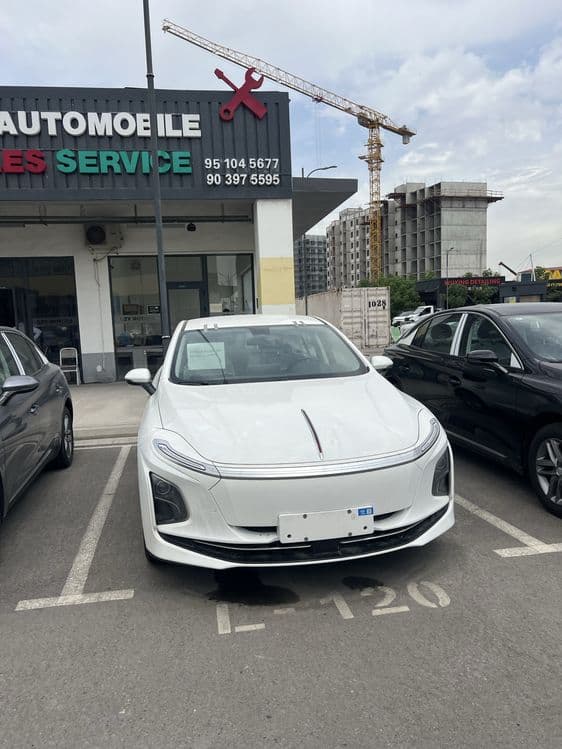 Hongqi-em 500 km — 2