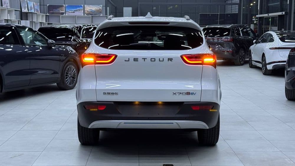 Jetour X70 electrocar — 4