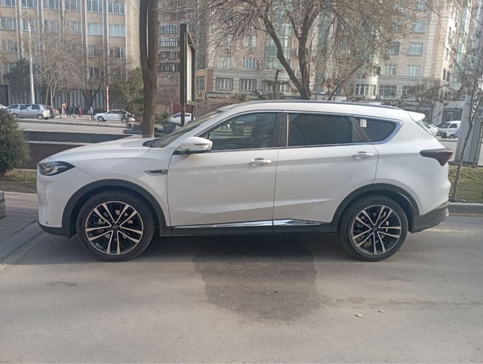 Jetour x70 plus 1.6 turbo sotiladi — 2