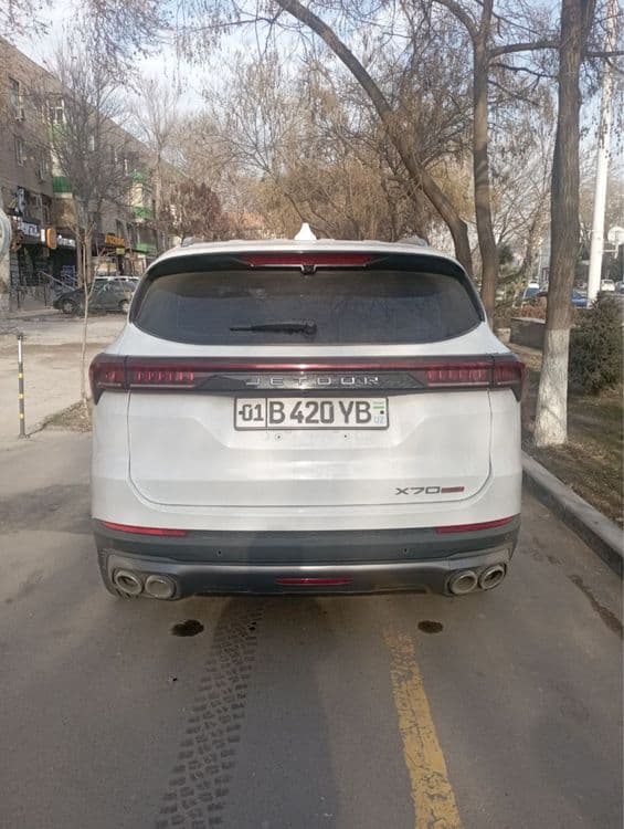Jetour x70 plus 1.6 turbo sotiladi — 3