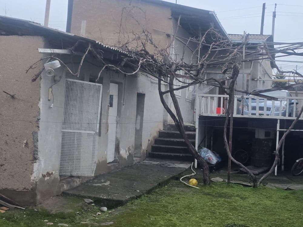 Uy  Yer  sotiladi uyi bilan — 2