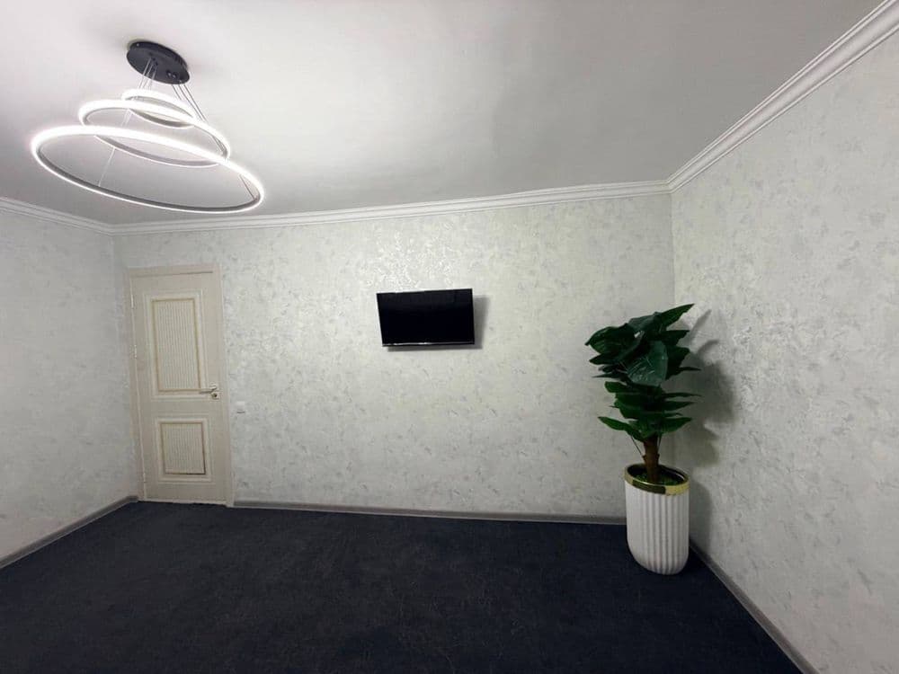 Продаётся. Мирабад р-н  1/4/4.  32 м2  Цена 33000 — 3