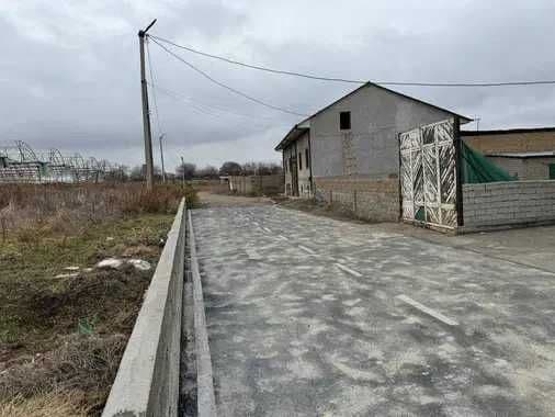 Uch Qaxramon postidan 5km.Guliston. 8 sotixli uy kurishga yer sotaman. — 2