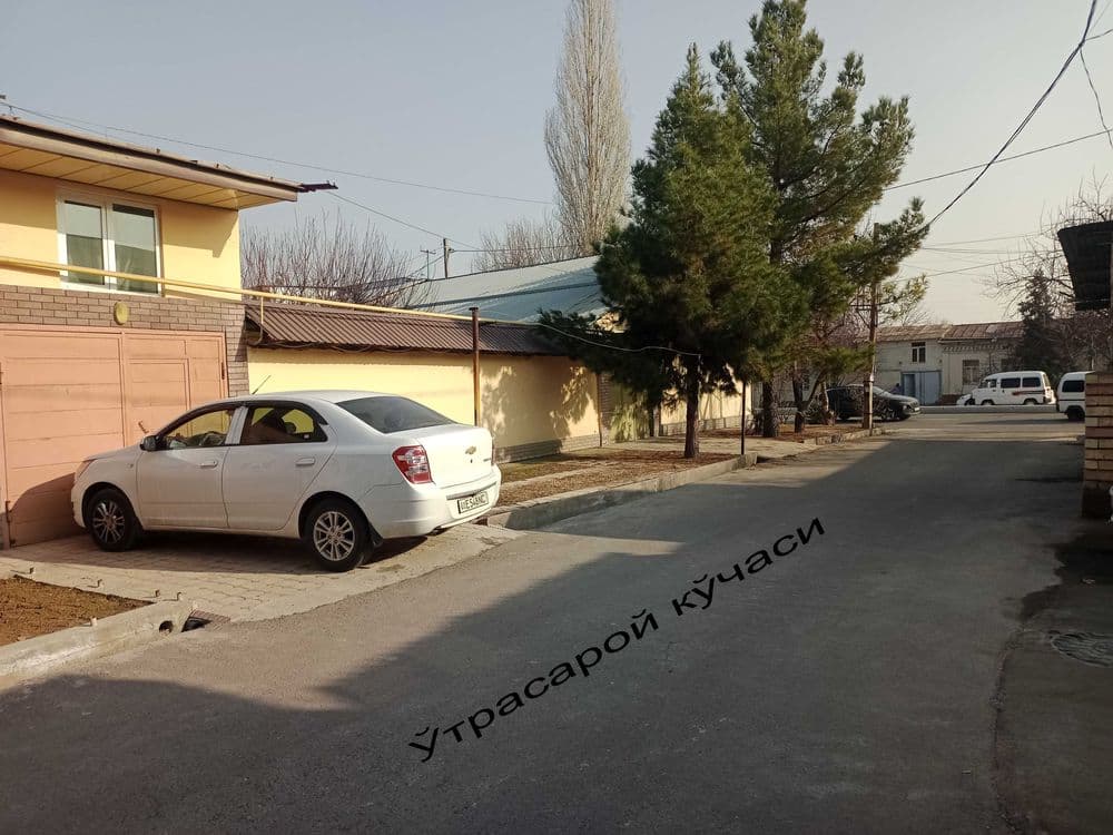 Бизнес-офис қуриш учун қулай жой. Катта кўчада, бурчакда жойлашган. — 2