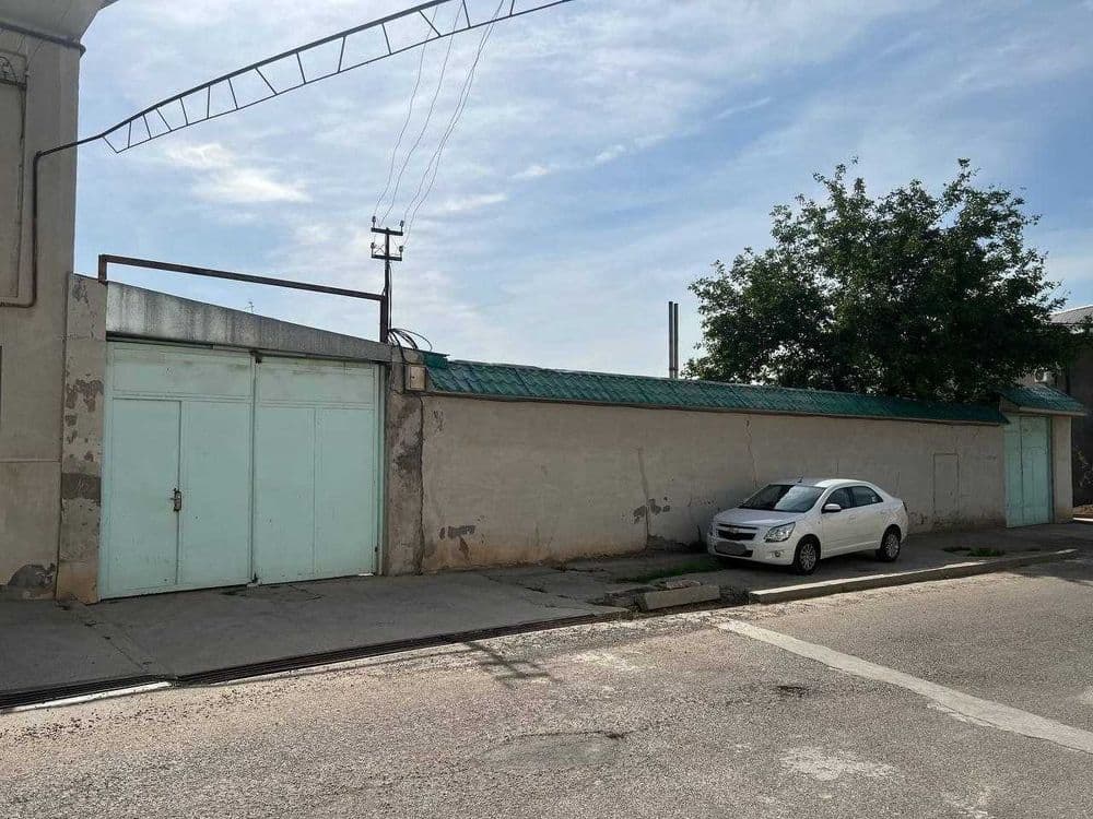 yer sotiladi Nazarbek 20 sotix yoki bo'lib sotiladi. sotigi $23.000dan — 1