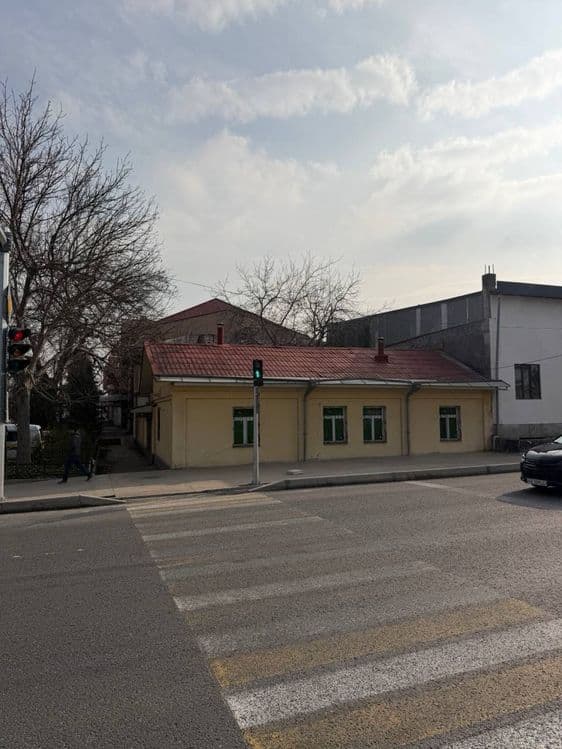 Бадамзар Казы махалля земля 3.4соток первая линия угловая срочно Своя — 3