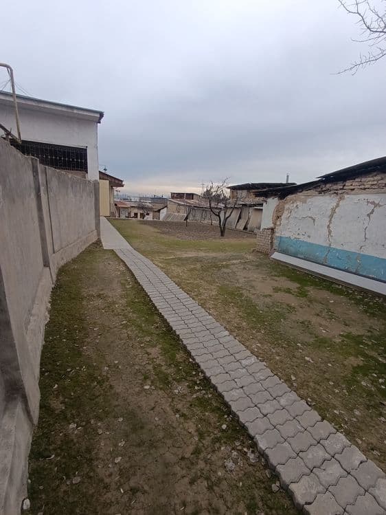 Метро Буйук ипак йолига 2 км. Келишамиз 11 сотик. — 1