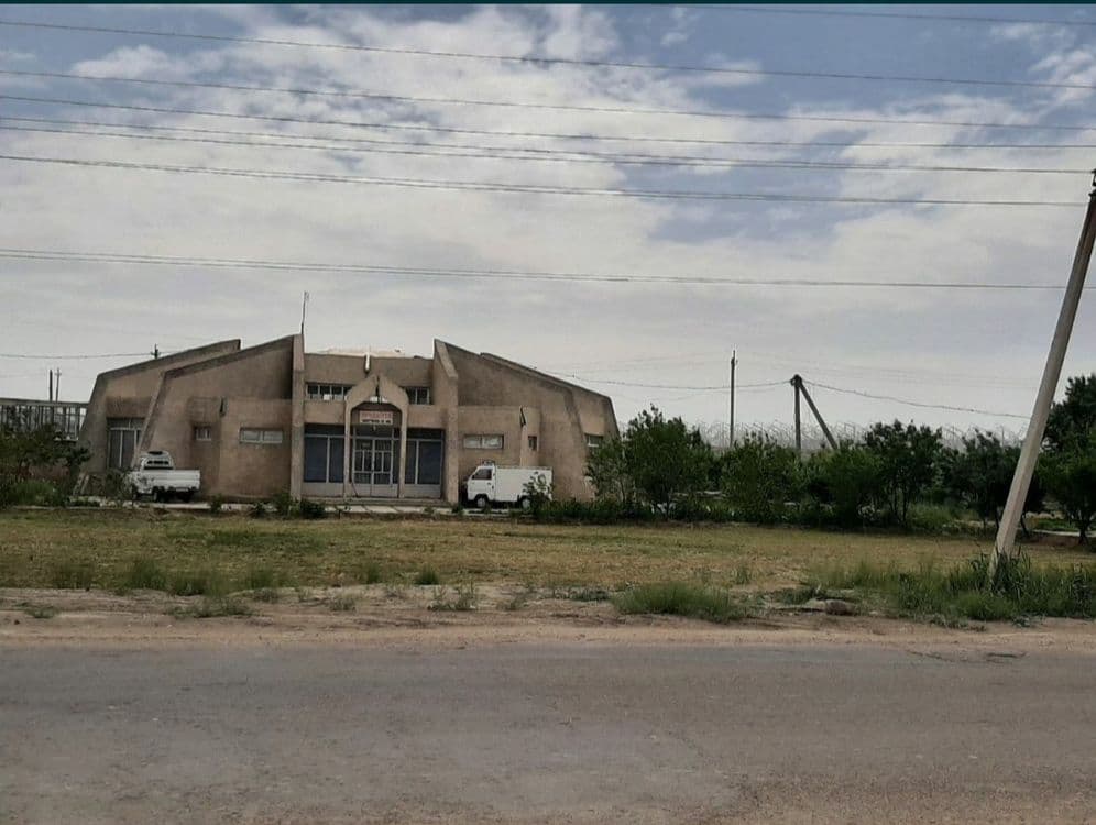 Ишлаб чикариш, турар жойга мослашган бино ери билан сотилади — 3
