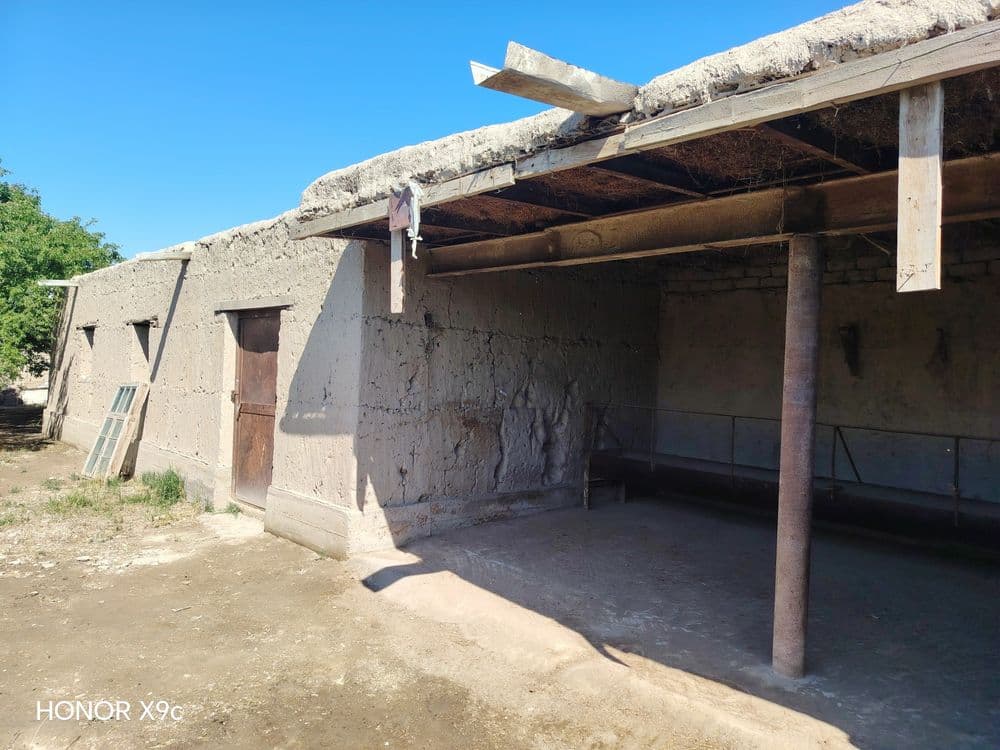Karmana tumani Yangi obod MFY 10 sotix yer sotiladi mol ayvonlar — 1