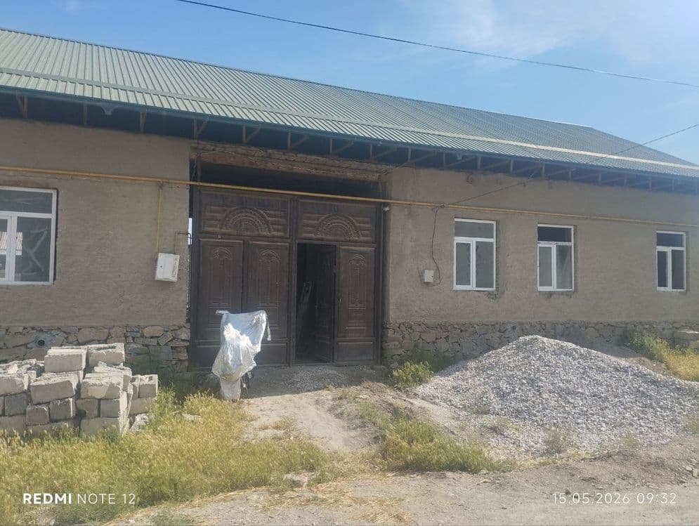 Navbahor tumanida joylashgan shinam hovli sotiladi  6 so'tihli 4 honad — 2