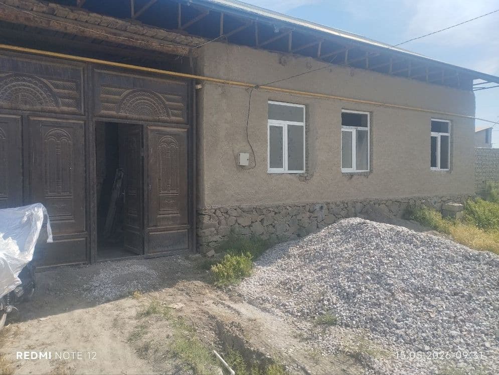 Navbahor tumanida joylashgan shinam hovli sotiladi  6 so'tihli 4 honad — 4