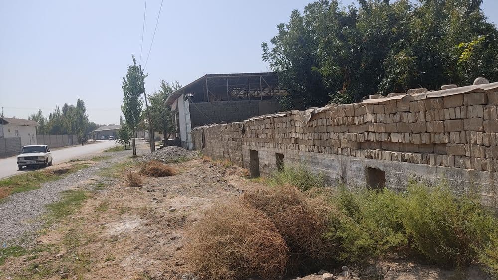 Yer uchastka sotiladi 20 sotik 5 xona uyi bor yoʻl yuzada joylashgan — 8