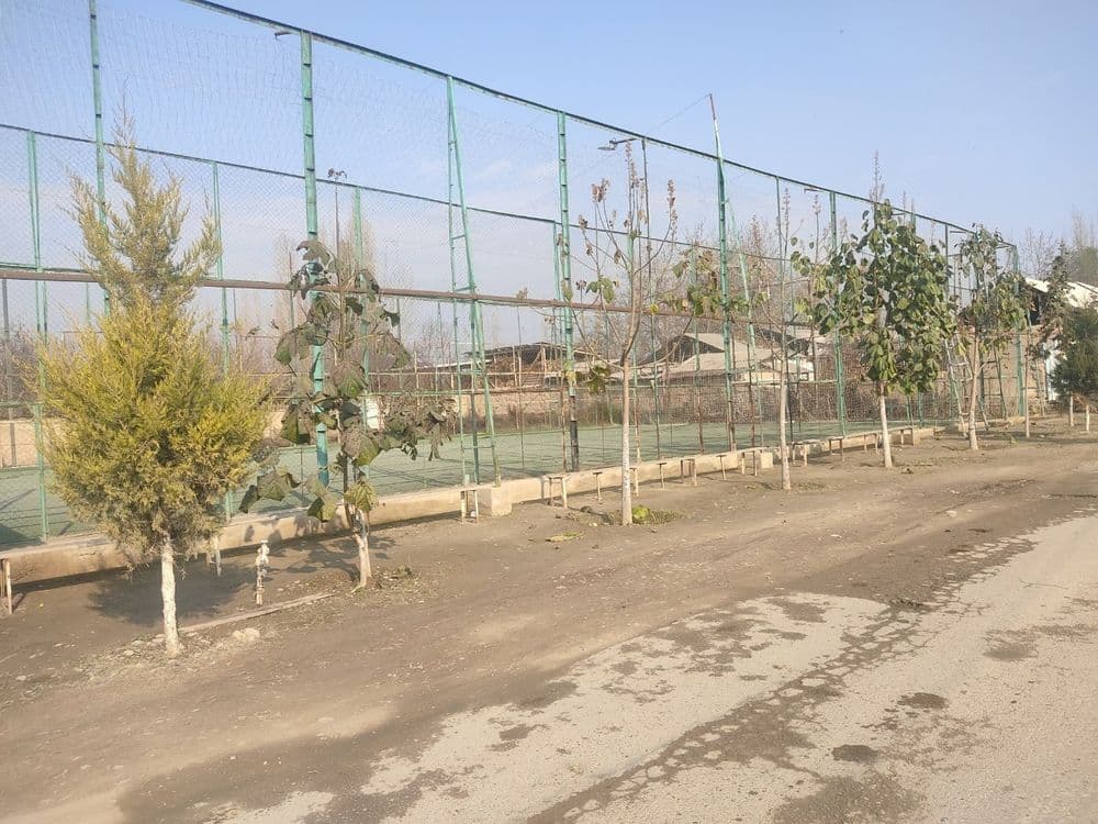Mini fudbol oyingohi sotiladi. Manzil Uchqo‘rg‘on tumani Qurama — 2
