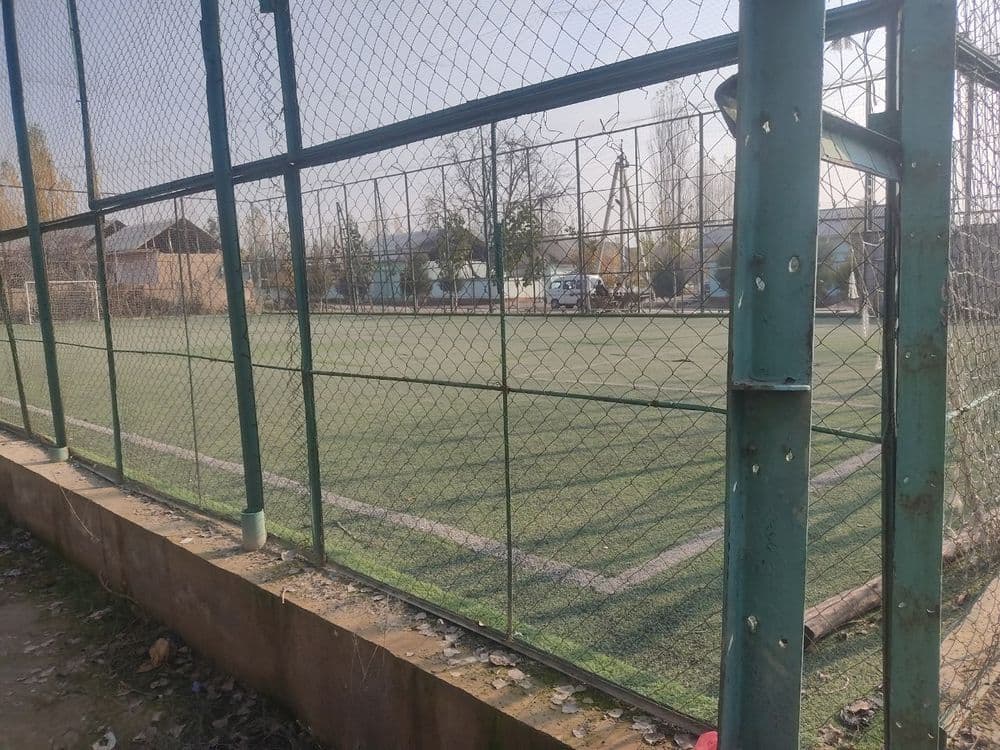 Mini fudbol oyingohi sotiladi. Manzil Uchqo‘rg‘on tumani Qurama — 5