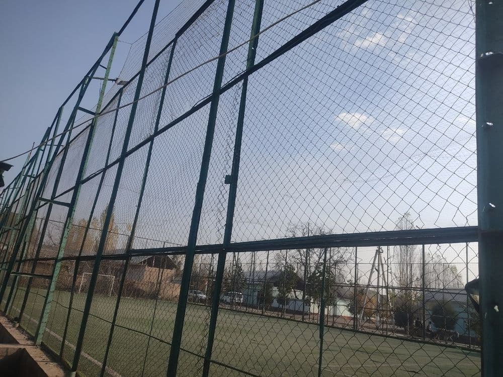 Mini fudbol oyingohi sotiladi. Manzil Uchqo‘rg‘on tumani Qurama — 6