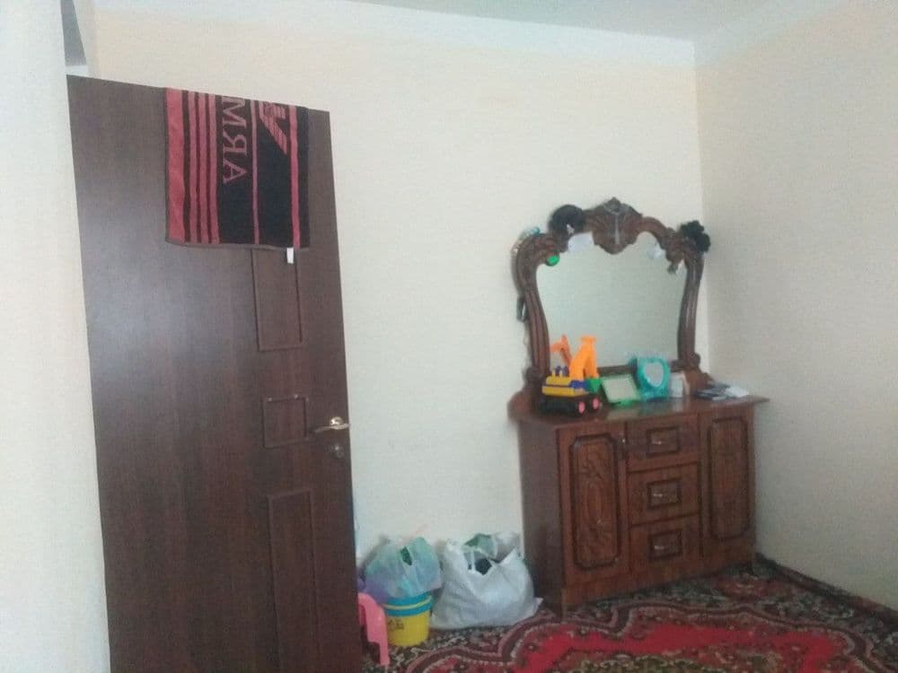 2.5 Sotixda Joylashgan Uy Sotiladi 
Oshxona bilan 4 xonali 
Hamma Hujj — 4