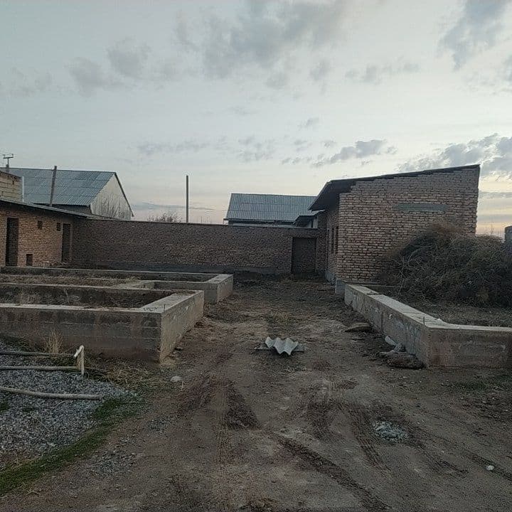 Курилиши тугалланмаган ховли — 2