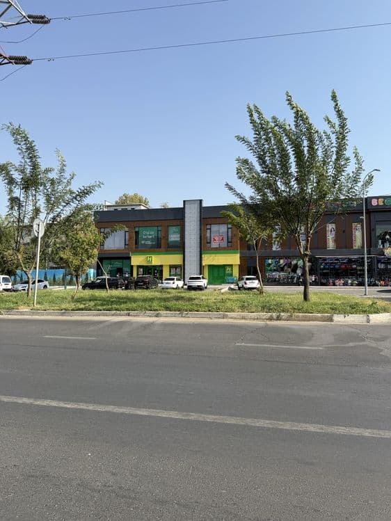 ARENDA. YUNUSOBOD 18. kvartal. yo’l yuzida 480k/m parkovka bor — 1