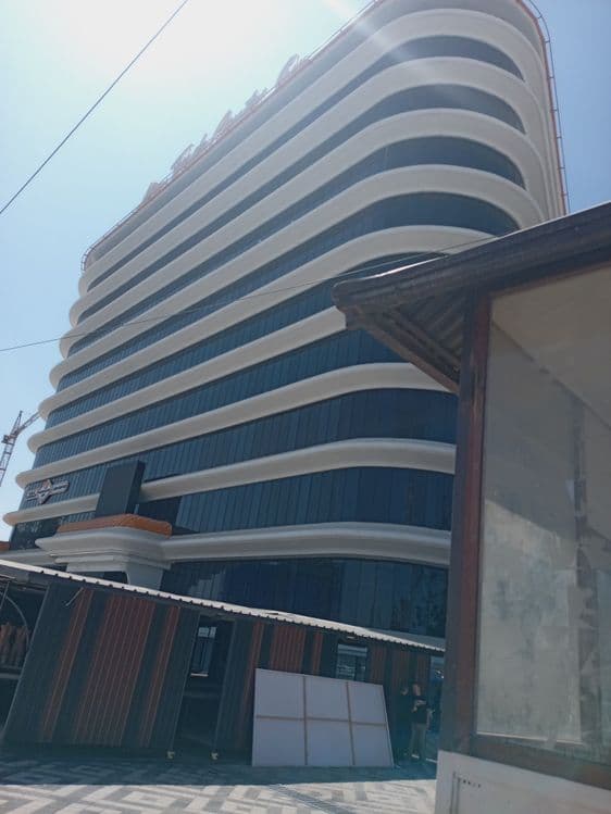 Аренда магазинов в Alfa Trade Center напротив Абу Сахий — 1