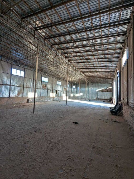 Сдается ангар 1000 м² под склад или производства. Адрес Сурум. — 2