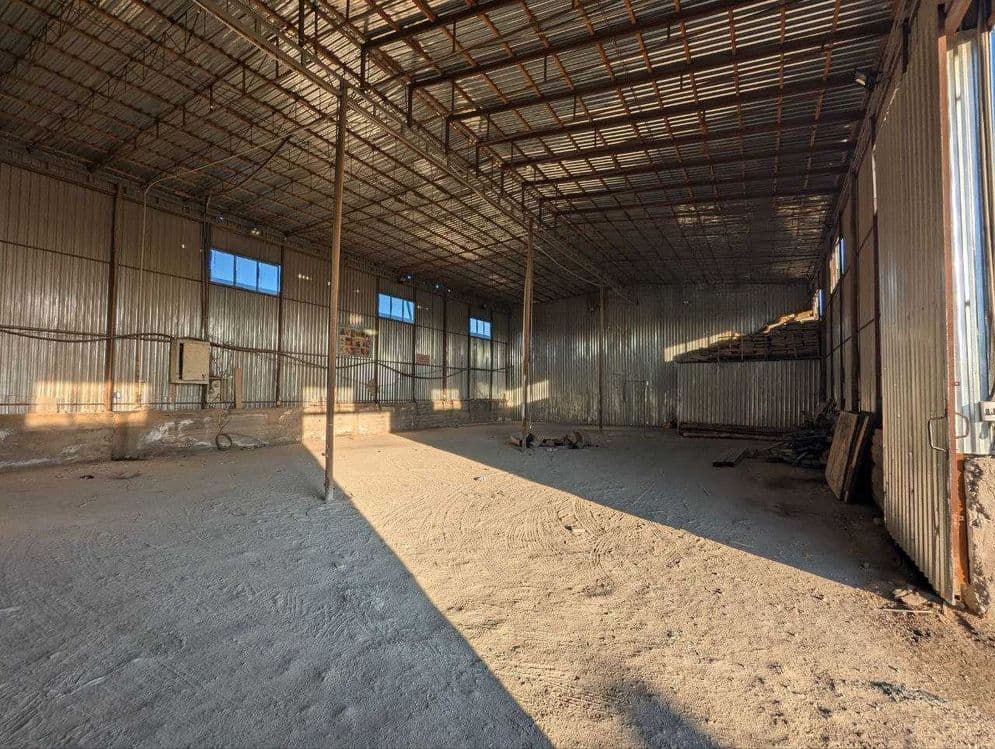 Сдается ангар 1000 м² под склад или производства. Адрес Сурум. — 6