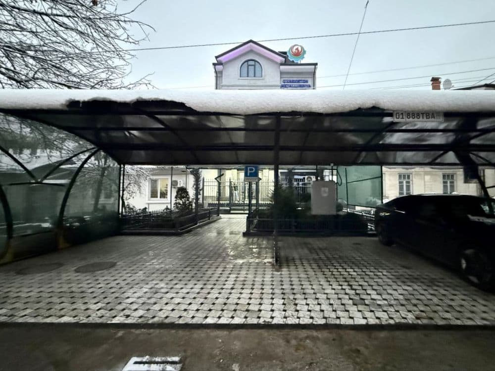 ул. Дагестанская, первая линия, офисное здание с мебелью и техникой — 1