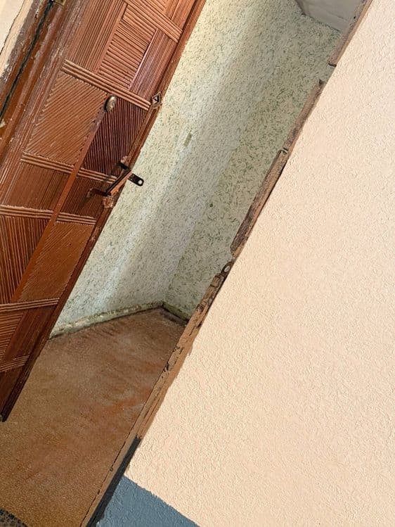 Ohangaron evalikda 1 xonalik uy sotiladi srochna — 4