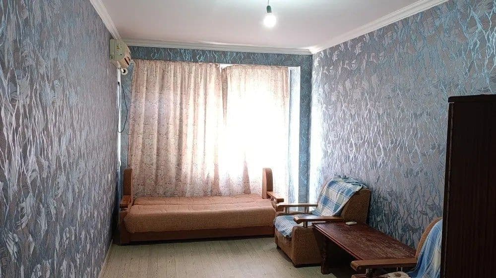 2/3/9. Сергели 3. Квартира 43 м², дом - бывшее общежитие. Метро 400 м. — 1