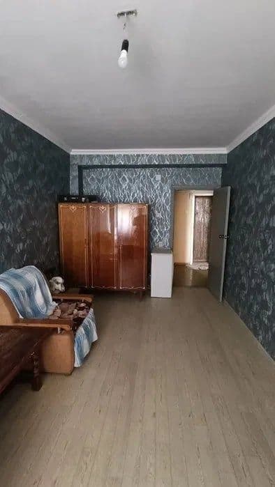 2/3/9. Сергели 3. Квартира 43 м², дом - бывшее общежитие. Метро 400 м. — 2