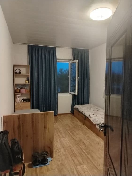 Продается большая 4-х комнатная квартира в Янгиюле (Гульбахор). — 2